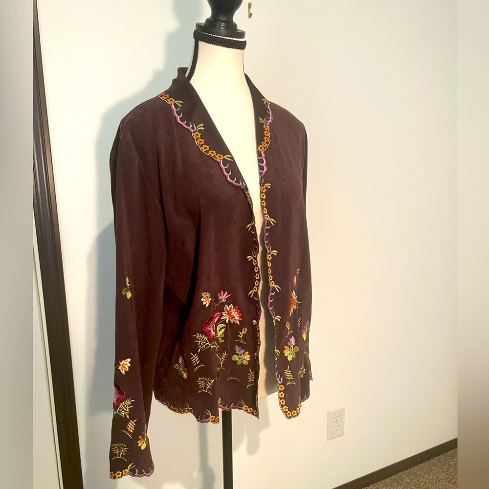SILK CLUB COLLECTION Embroidered Brown Jacket
Size M
